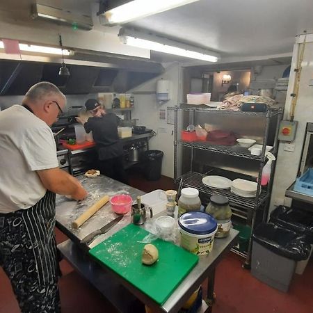 Kings Arms Hotel 호크셰드 외부 사진