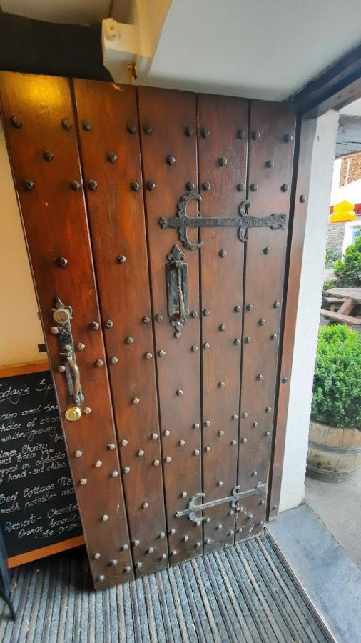 Kings Arms Hotel 호크셰드 외부 사진